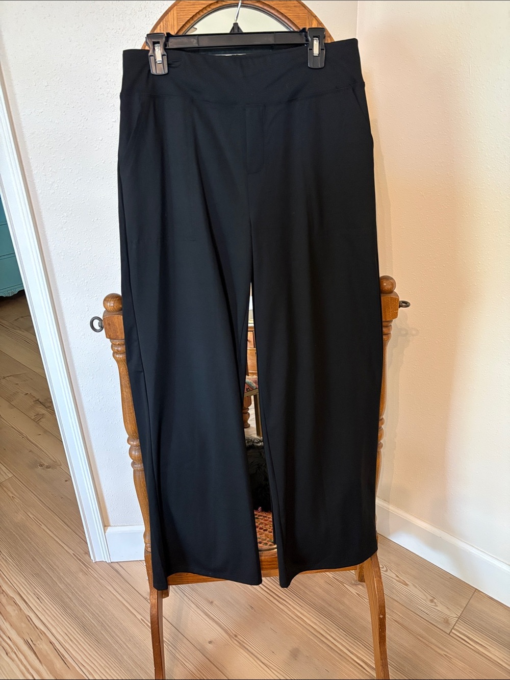 Black Wide-Leg Women's Pants